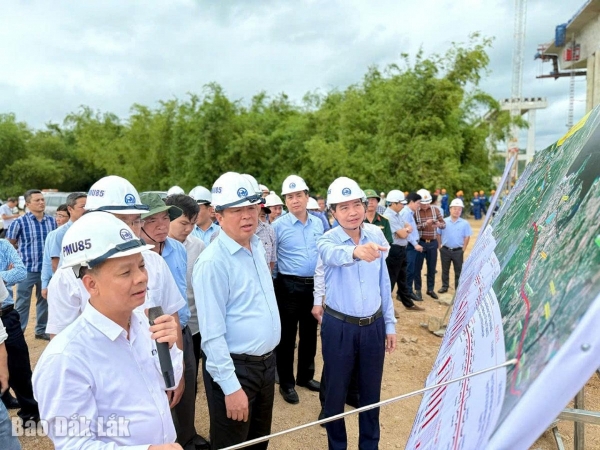Hiển thị chi tiết cho Phát huy vai trò kiến tạo, định hướng chiến lược, xây dựng Đắk Lắk trở thành cực tăng trưởng quan trọng của khu vực Hình ảnh cho bài viết Phát huy vai trò kiến tạo, định hướng chiến lược, xây dựng Đắk Lắk trở thành cực tăng trưởng quan trọng của khu vực
