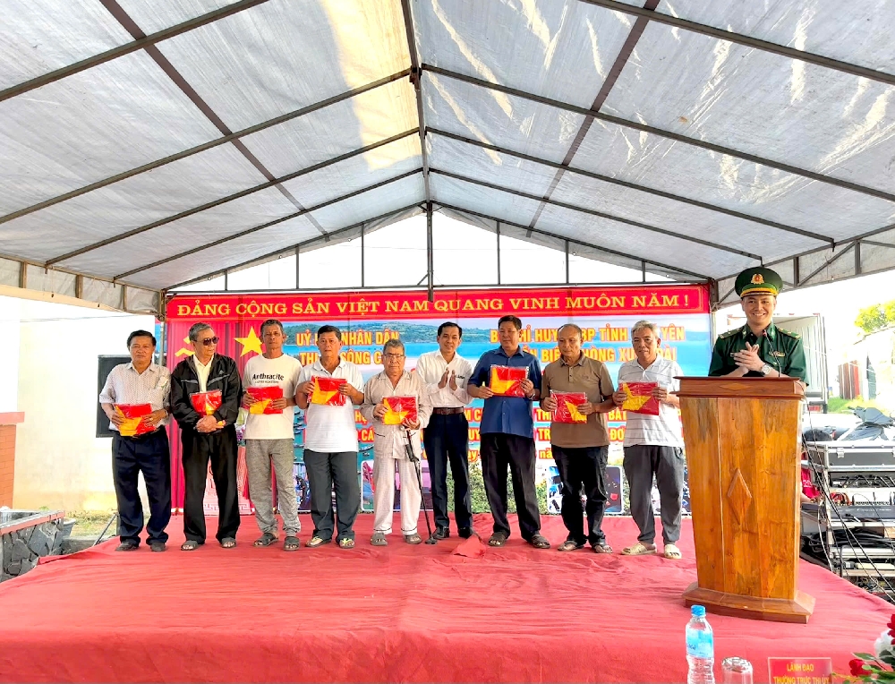 Image hình ảnh hình ảnh hình ảnh hình ảnh hình ảnh hình ảnh Phạm Quang Khải - Ra quân thực hiện đợt cao điểm chống khai thác hải sản bất hợp ...